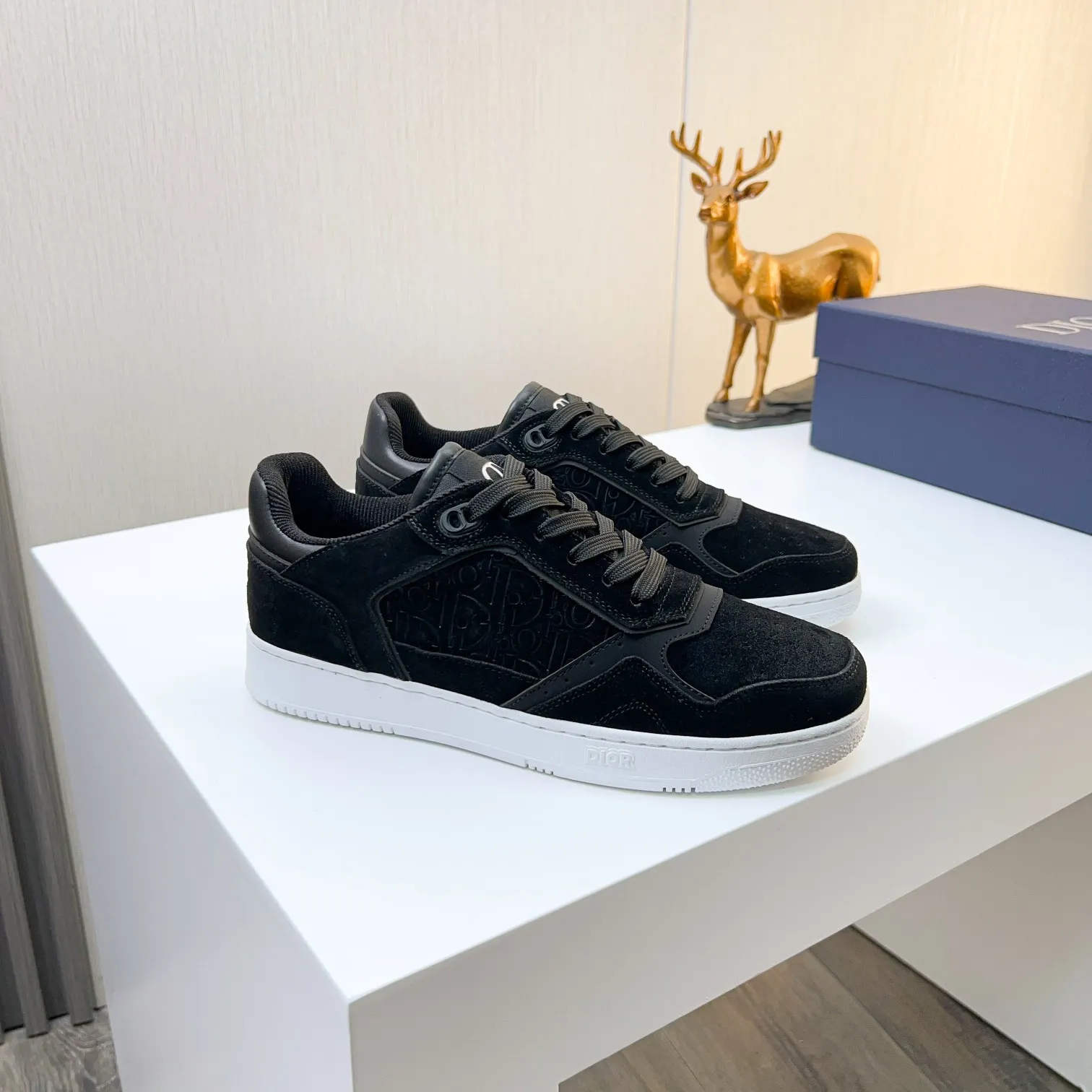 Men's Men's Shoes 💰400 [New] 🦩🦩Dior - Low-top sneakers 2025 spring men's collection new arrivals [Celebrate][Celebrate][Celebrate], reinterpret the basketball shoe design and become a classic Dior item [Strong][Strong][Strong], crafted in black and cream white smooth cowhide with beige suede, leather display on the side The CD logo, tongue, sole and back side are decorated with various distinctive details to enhance the style[666][666], while eyelet details, topstitching and rubber panels highlight the dynamic charm of its athletic style[strong][strong][strong]. It has a two-color rubber sole, which can be matched with various clothing to create a refined look. Size: 38 to 44 (45 can be customized